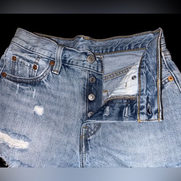 LEVI’S ORIGINAL FIT HIGH RISE WOMEN’S SHORTS - Picture 4 of 5